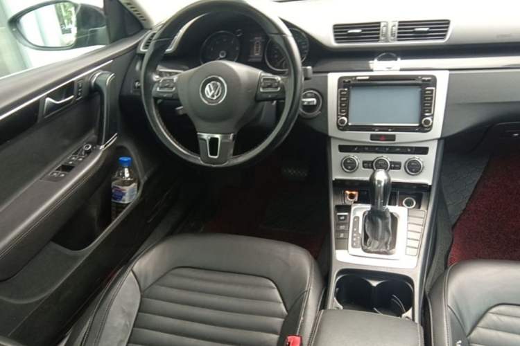 Used Volkswagen Magotan 2012 Revised 1.8TSI Luxury Version Steering Wheel