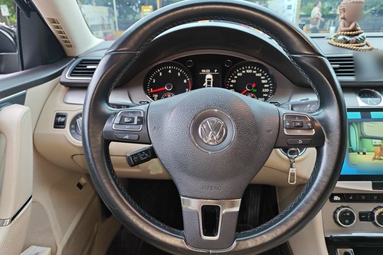 Used Volkswagen Magotan 2012 1.8TSI Luxury Model Steering Wheel