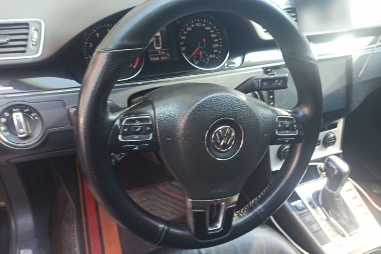 Used Volkswagen Magotan 2012 Revised Version 2.0 TSI Luxury Edition Steering Wheel