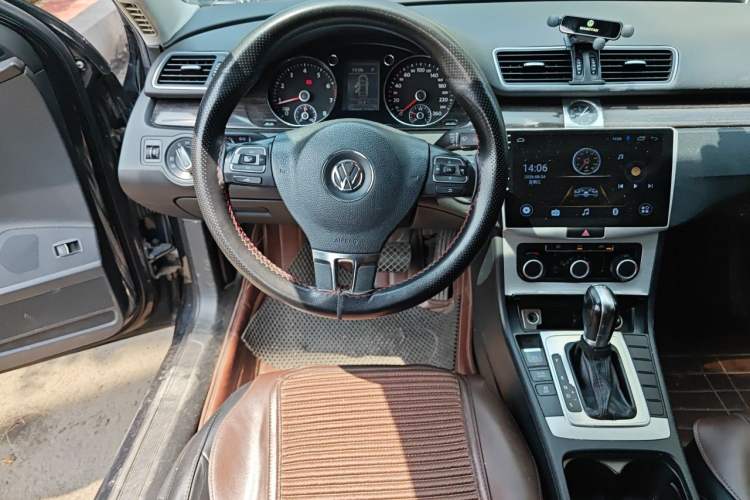 Used Volkswagen Magotan 2012 Revised 1.8TSI Comfort Version Steering Wheel