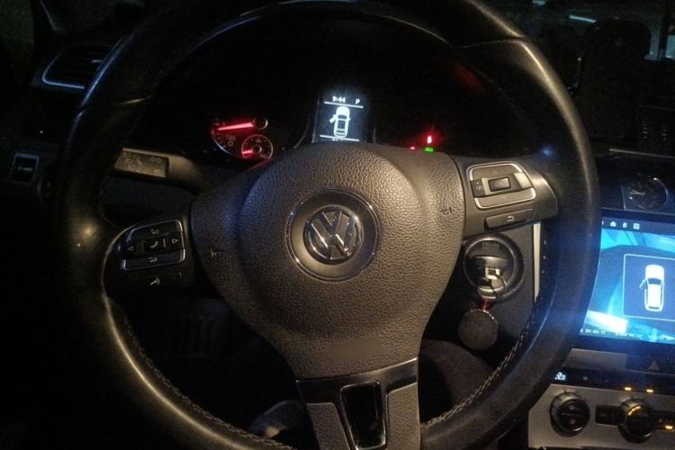 Used Volkswagen Magotan 2012 Revised 1.8TSI Luxury Version Steering Wheel