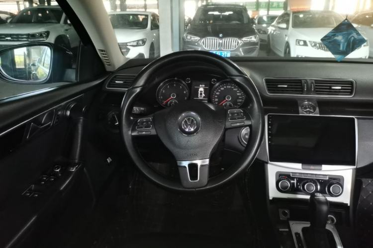 Used Volkswagen Magotan 2012 Revised Version 1.8TSI Leading Edition Steering Wheel