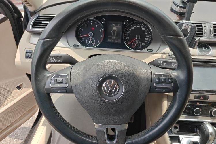Used Volkswagen Magotan 2012 Revised Version 1.8TSI Leading Edition Steering Wheel