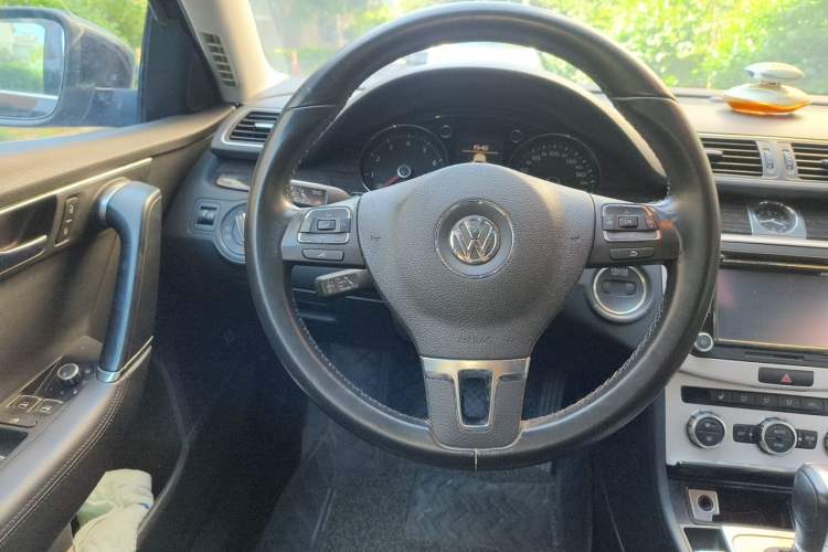 Used Volkswagen Magotan 2012 Facelift 1.8TSI Prestige Model Steering Wheel