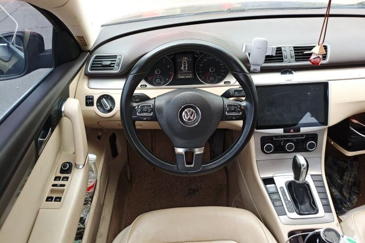 Used Volkswagen Magotan 2012 Revised Version 1.8TSI Leading Edition Steering Wheel