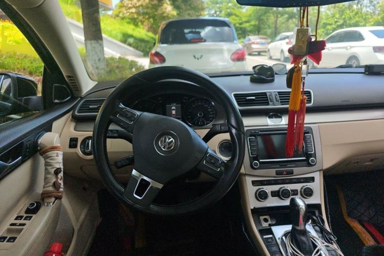 Used Volkswagen Magotan 2012 Revised Version 1.8TSI Leading Edition Steering Wheel