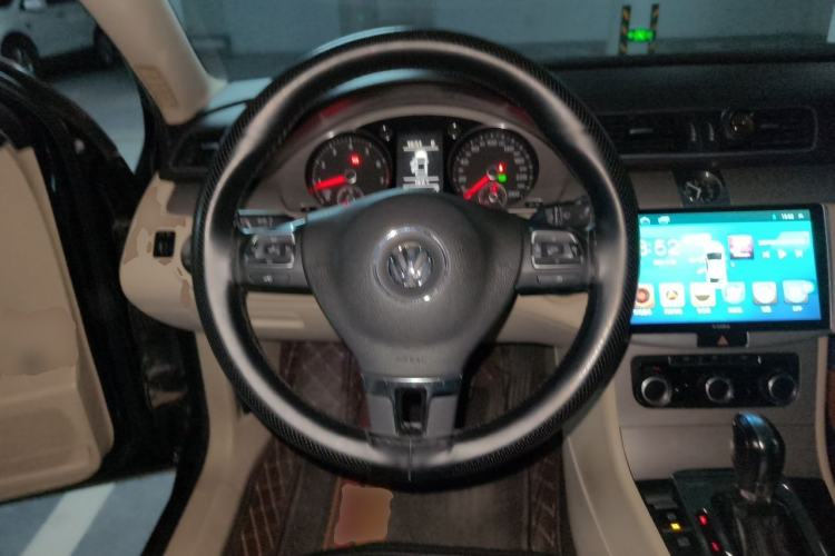 Used Volkswagen Magotan 2012 Revised Version 1.8TSI Leading Edition Steering Wheel