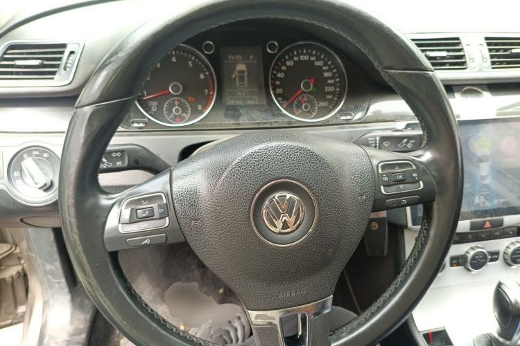 Used Volkswagen Magotan 2012 Revised Version 1.8TSI Leading Edition Steering Wheel