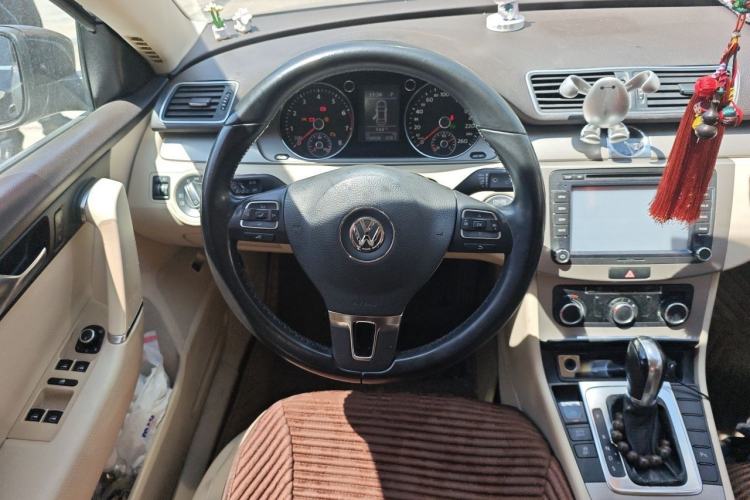Used Volkswagen Magotan 2012 Revised Version 1.8TSI Leading Edition Steering Wheel
