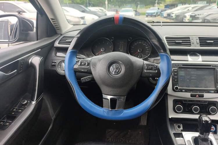 Used Volkswagen Magotan 2012 Revised Version 1.8TSI Leading Edition Steering Wheel