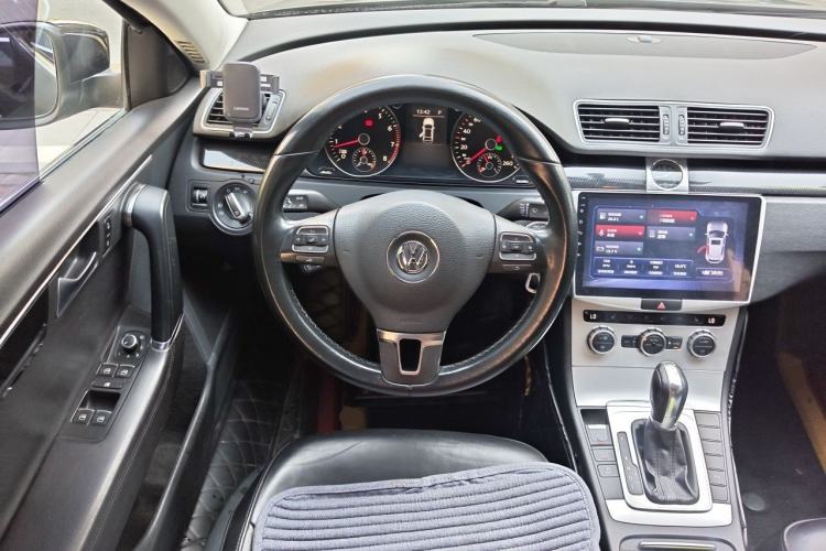 Used Volkswagen Magotan 2012 Revised Version 2.0 TSI Luxury Edition Steering Wheel