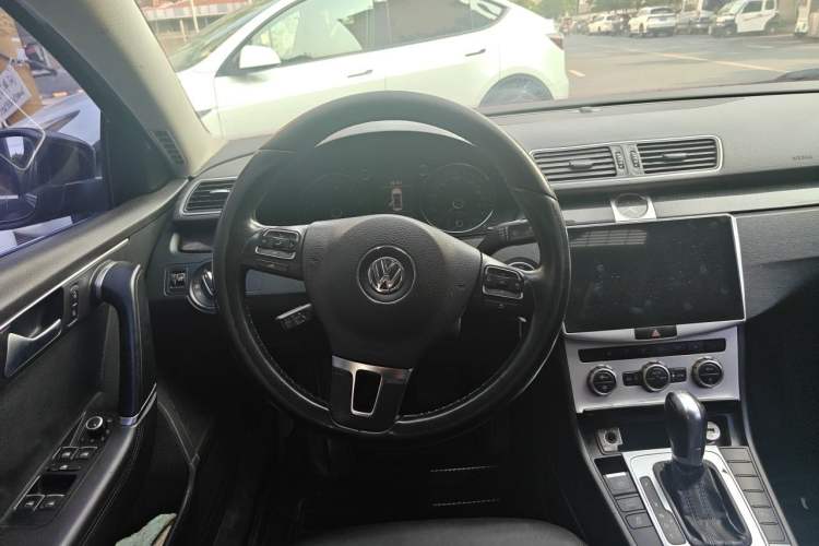 Used Volkswagen Magotan 2012 Revised 1.8TSI Luxury Version Steering Wheel