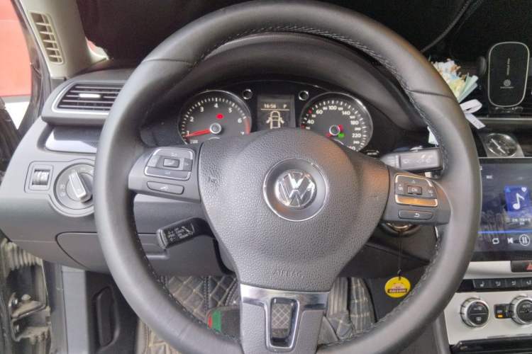 Used Volkswagen Magotan 2012 Revised Version 2.0 TSI Luxury Edition Steering Wheel