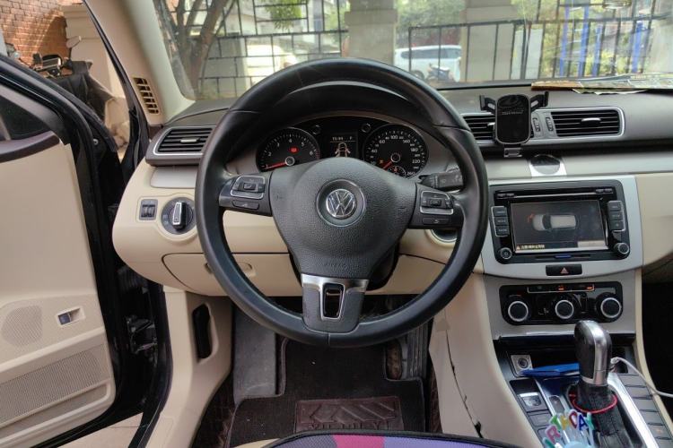 Used Volkswagen Magotan 2012 Revised Version 1.8TSI Leading Edition Steering Wheel