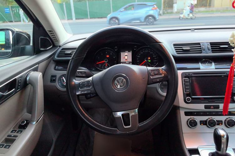 Used Volkswagen Magotan 2012 Revised Version 2.0 TSI Supreme Edition Steering Wheel