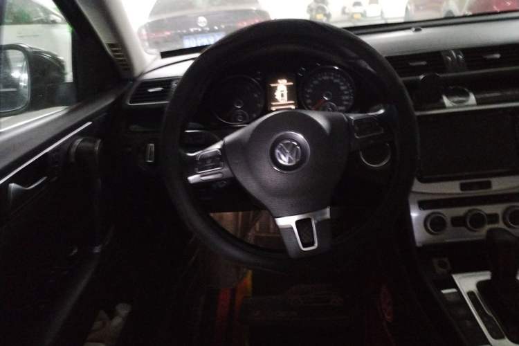 Used Volkswagen Magotan 2012 Revised 1.8TSI Luxury Version Steering Wheel