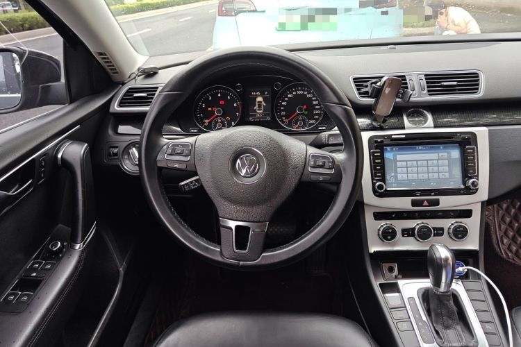 Used Volkswagen Magotan 2012 Revised 1.8TSI Luxury Version Steering Wheel