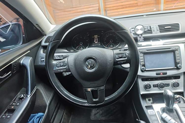 Used Volkswagen Magotan 2012 Revised 1.8TSI Luxury Version Steering Wheel