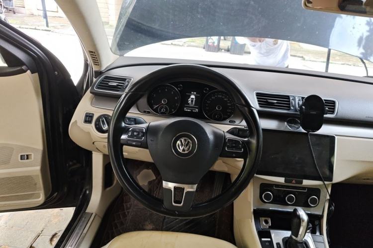 Used Volkswagen Magotan 2012 Revised Version 1.8TSI Leading Edition Steering Wheel