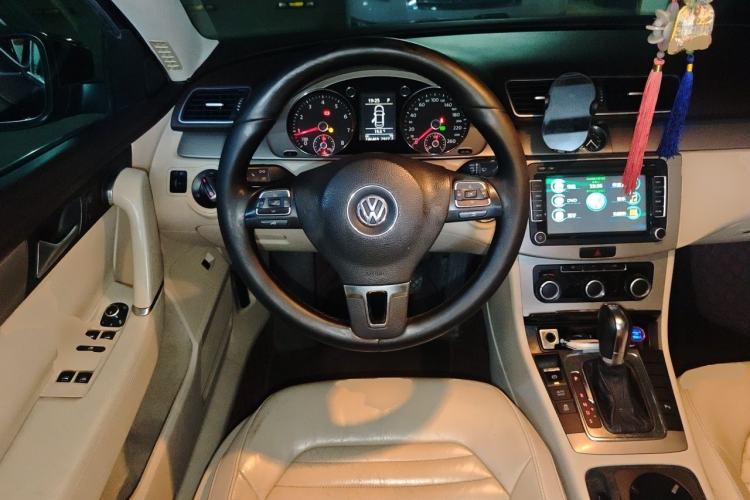 Used Volkswagen Magotan 2012 Revised Version 1.8TSI Leading Edition Steering Wheel