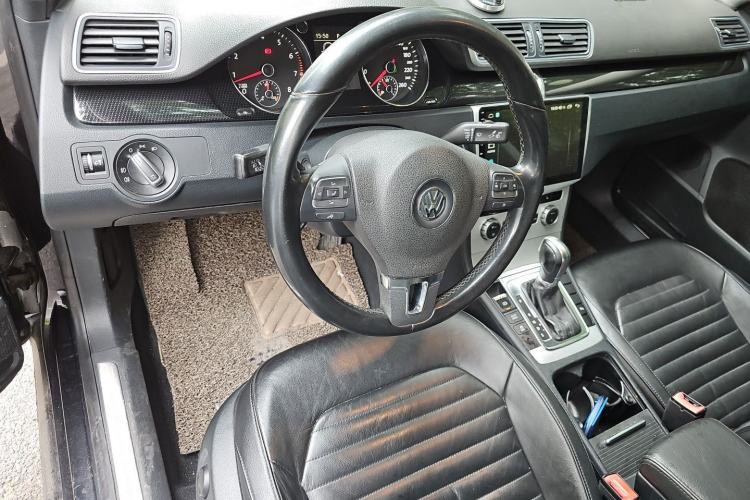 Used Volkswagen Magotan 2012 Revised Version 2.0 TSI Luxury Edition Steering Wheel
