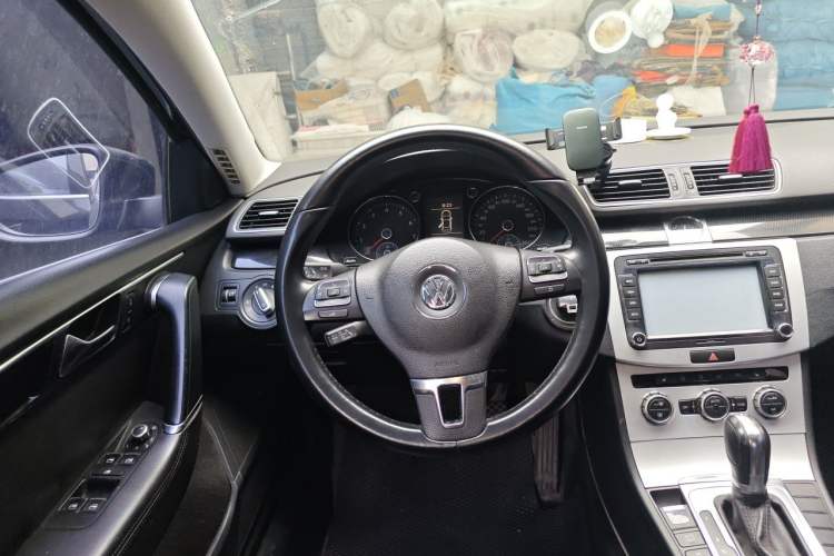 Used Volkswagen Magotan 2012 Revised 1.8TSI Luxury Version Steering Wheel