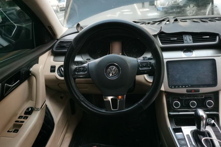Used Volkswagen Magotan 2012 Revised Version 1.8TSI Leading Edition Steering Wheel