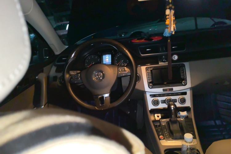 Used Volkswagen Magotan 2012 Revised Version 2.0 TSI Supreme Edition Steering Wheel