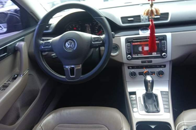 Used Volkswagen Magotan 2012 Facelift 2.0 TSI Prestige Model Steering Wheel