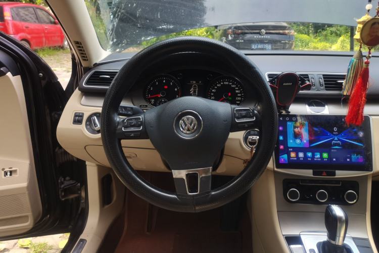Used Volkswagen Magotan 2012 Revised Version 1.8TSI Leading Edition Steering Wheel