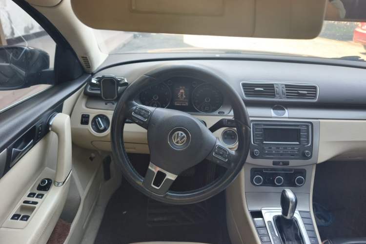 Used Volkswagen Magotan 2012 Revised Version 1.8TSI Leading Edition Steering Wheel