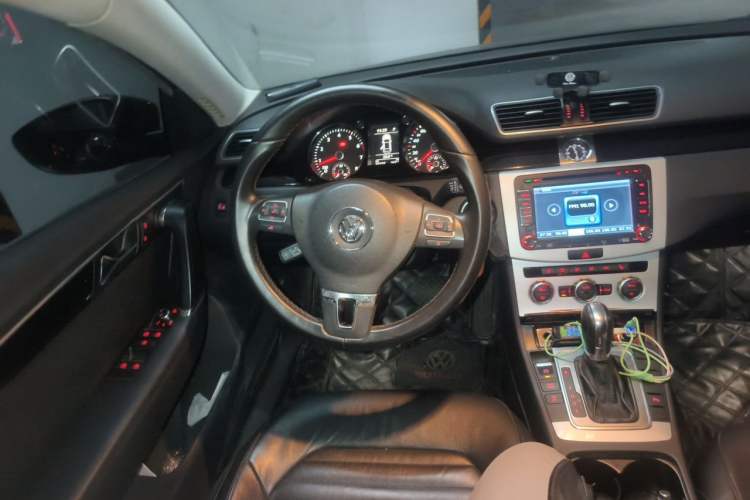 Used Volkswagen Magotan 2012 Revised Version 2.0 TSI Luxury Edition Steering Wheel