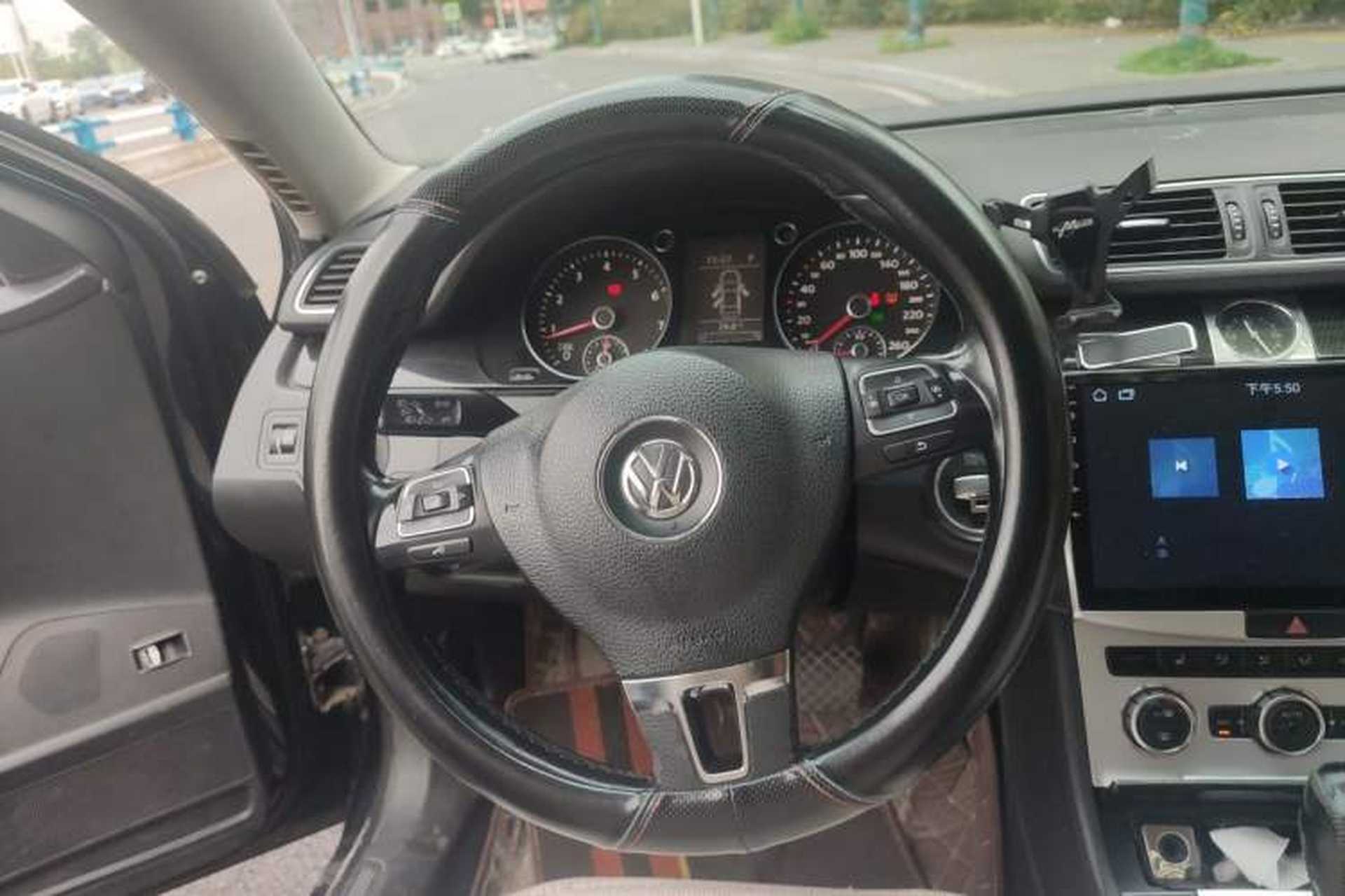 Used Volkswagen Magotan 2012 Revised Version 2.0 TSI Luxury Edition Steering Wheel