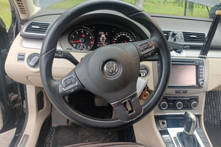 Used Volkswagen Magotan 2012 Revised Version 1.8TSI Leading Edition Steering Wheel