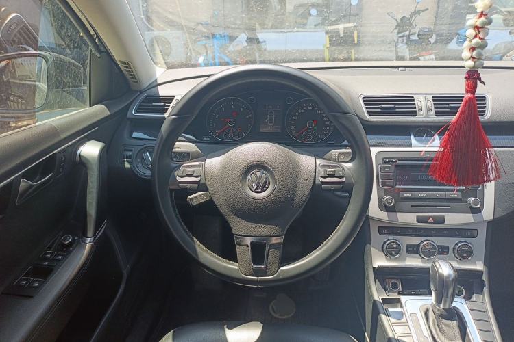 Used Volkswagen Magotan 2012 Revised 1.8TSI Luxury Version Steering Wheel