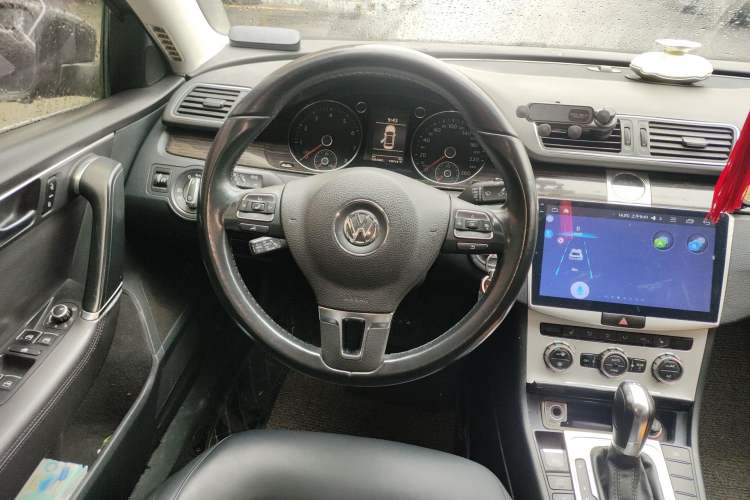Used Volkswagen Magotan 2012 Facelift 1.8TSI Prestige Model Steering Wheel