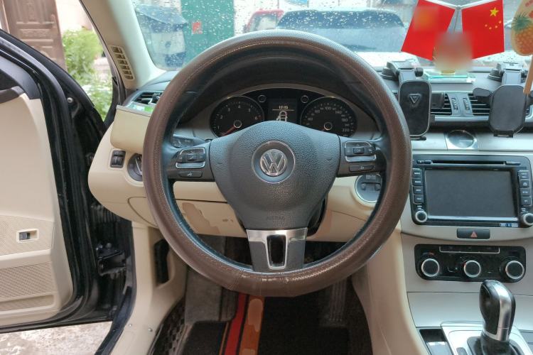 Used Volkswagen Magotan 2012 Revised Version 1.8TSI Leading Edition Steering Wheel