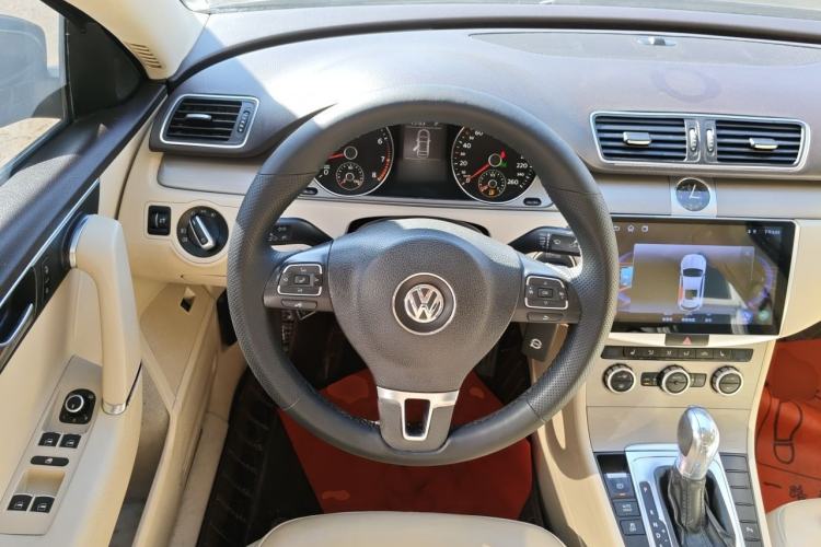 Used Volkswagen Magotan 2012 Revised 1.8TSI Luxury Version Steering Wheel