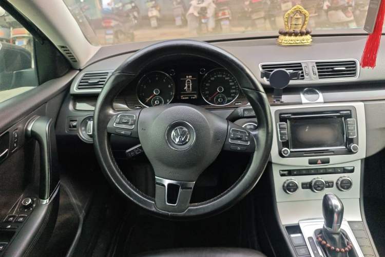 Used Volkswagen Magotan 2012 Facelift 1.8TSI Prestige Model Steering Wheel