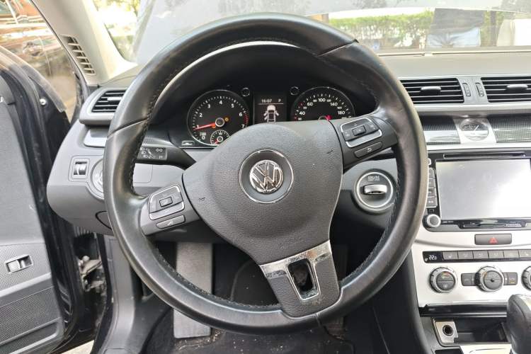Used Volkswagen Magotan 2012 Revised 1.8TSI Luxury Version Steering Wheel