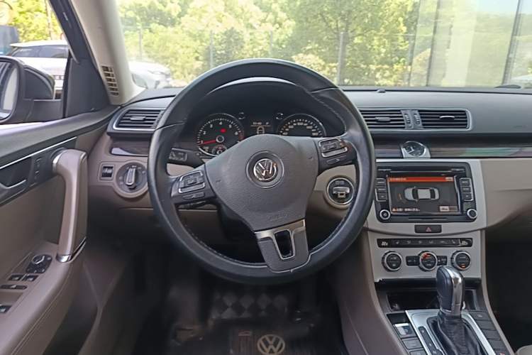 Used Volkswagen Magotan 2012 Facelift 2.0 TSI Prestige Model Steering Wheel