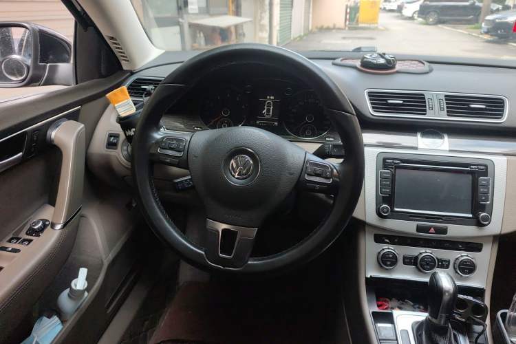 Used Volkswagen Magotan 2012 1.8TSI Prestige Model Steering Wheel