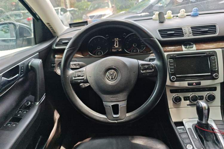 Used Volkswagen Magotan 2012 Travel Edition 2.0 TSI Luxury Version Steering Wheel