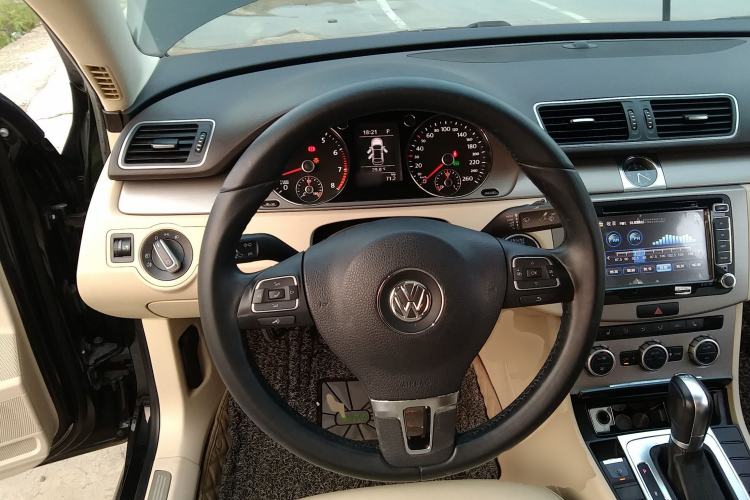Used Volkswagen Magotan 2012 Revised 1.8TSI Luxury Version Steering Wheel