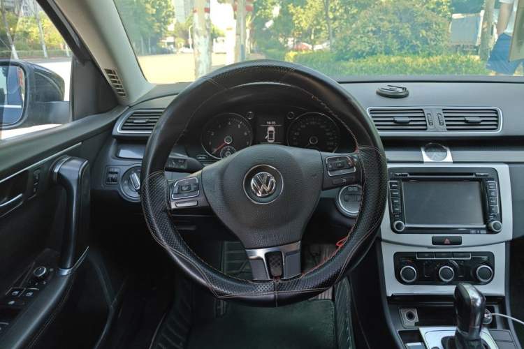 Used Volkswagen Magotan 2012 Revised Version 1.8TSI Leading Edition Steering Wheel