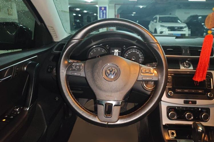Used Volkswagen Magotan 2012 Revised Version 1.8TSI Leading Edition Steering Wheel