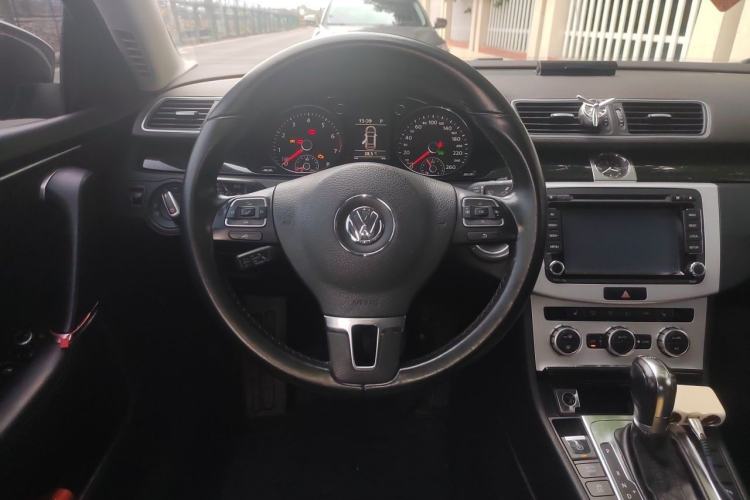 Used Volkswagen Magotan 2012 1.8TSI Luxury Model Steering Wheel