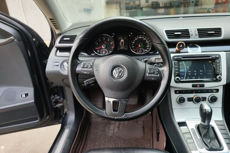Used Volkswagen Magotan 2012 Revised 1.8TSI Luxury Version Steering Wheel