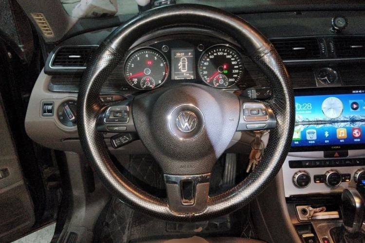 Used Volkswagen Magotan 2012 Facelift 1.8TSI Prestige Model Steering Wheel