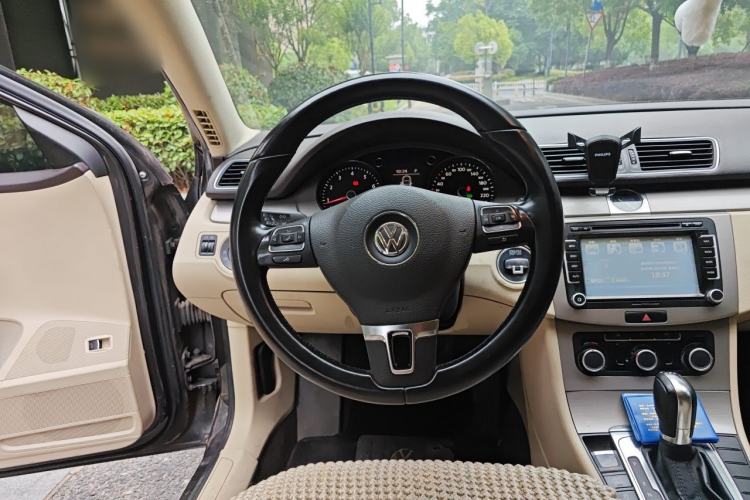 Used Volkswagen Magotan 2012 Revised Version 1.8TSI Leading Edition Steering Wheel